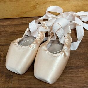 Capezio Satin Ballet Pointe Shoes